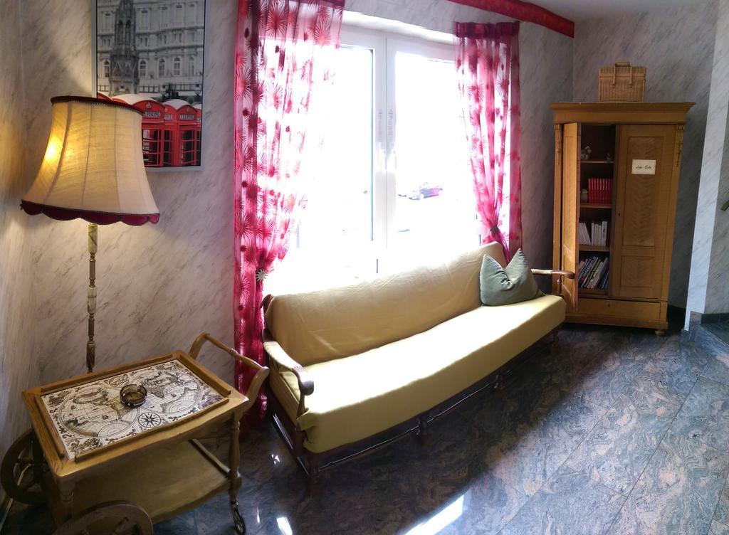 Hotel Garni Schmid Ной-Ульм Екстер'єр фото